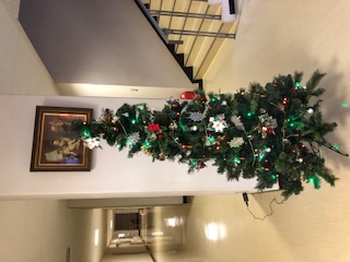 廊下のクリスマスツリー